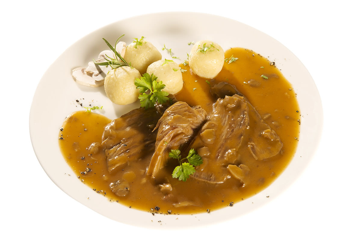 Rinderbraten-in-feiner-Sosse-mit-Champignons-dazu-Kartoffelkloesse-Clean